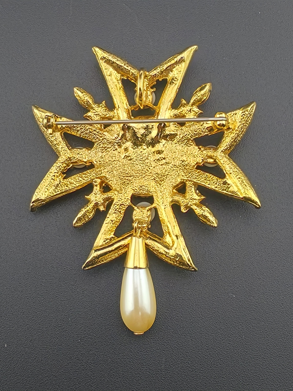 Elegant Red Enamel Maltese Cross Brooch Or Pendant Faux Pearls Rhinestone 2.5" - Picture 2 of 3